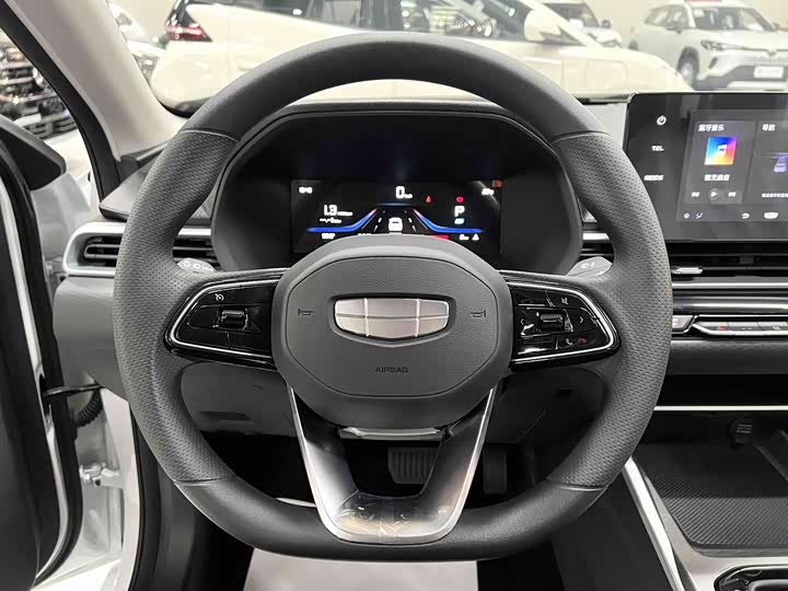 Geely Emgrand, 2025 — фото 8 из 9
