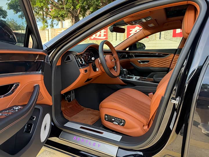 Bentley Flying Spur, 2021 — фото 4 из 9