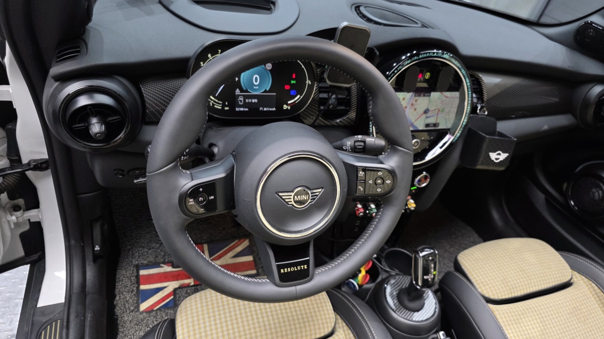Mini Cooper Convertible, 2023 — фото 12 из 12