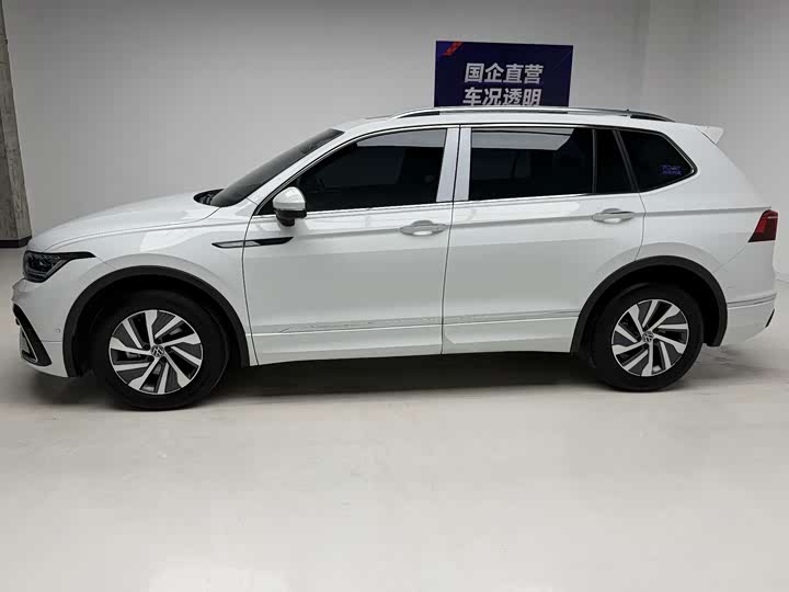 Volkswagen Tiguan L Hybrid, 2024 — фото 9 из 9