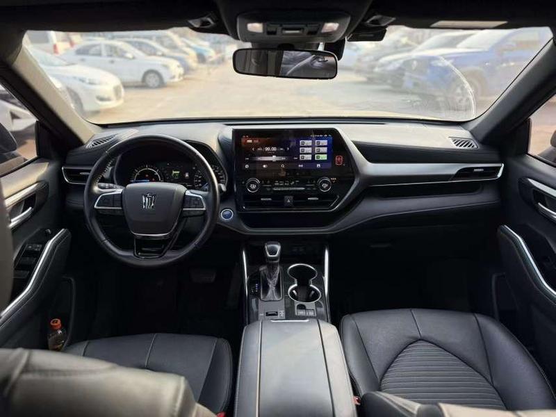 Toyota Crown Kluger, 2022 — фото 7 из 10