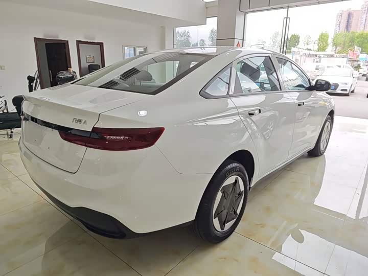 Geely Geometry A, 2023 — фото 7 из 9
