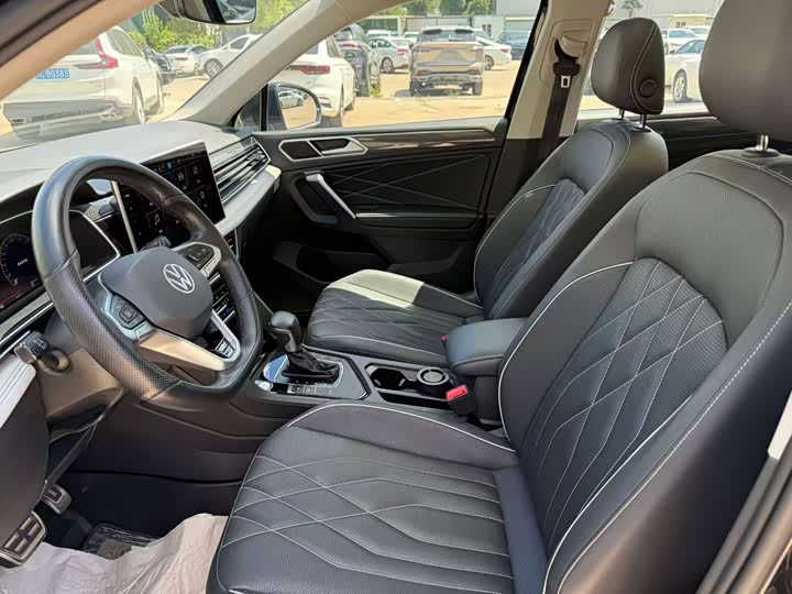 Volkswagen Tiguan L Pro, 2023 — фото 4 из 9