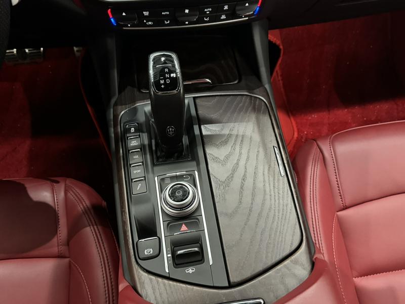 Maserati Levante, 2021 — фото 10 из 12