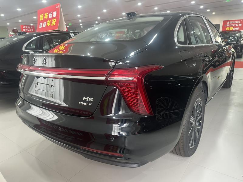 Hongqi H5 Hybrid, 2026 — фото 4 из 8