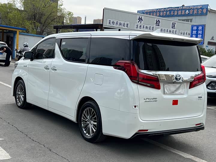 Toyota Alphard, 2023 — фото 9 из 9