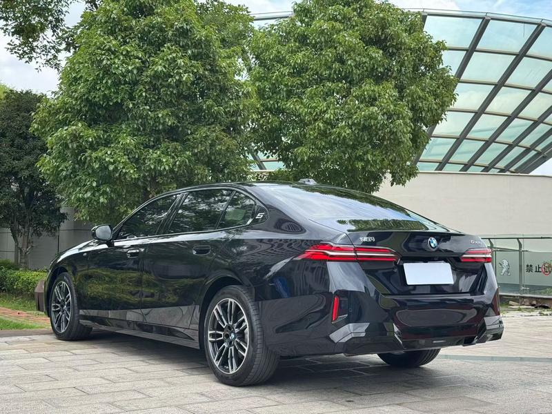 BMW 5 Series, 2025 — фото 4 из 10
