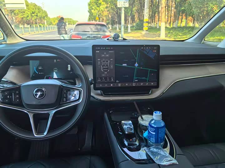 Volvo EM90, 2024 — фото 5 из 9