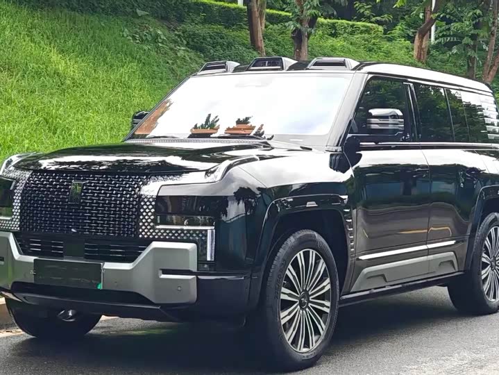 BYD Yangwang U8, 2023 — купить в Курске под ключ