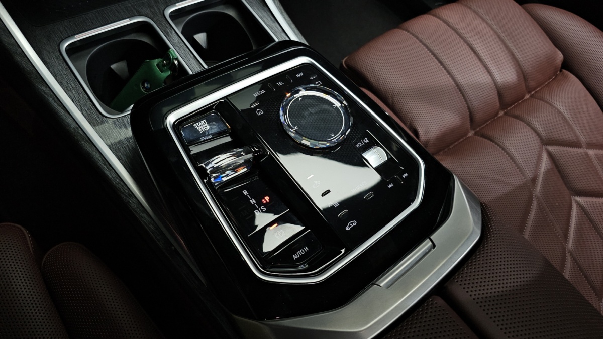 BMW 7 Series, 2023 — фото 8 из 12
