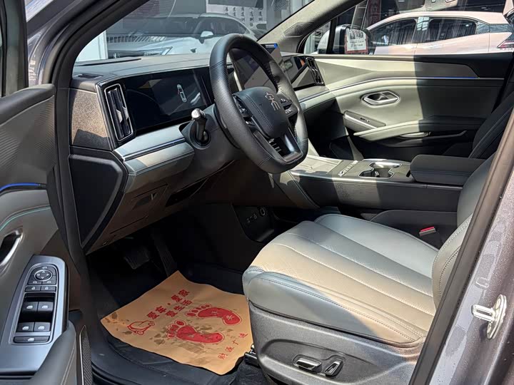 BYD Song L DM-i Hybrid, 2026 — фото 7 из 9