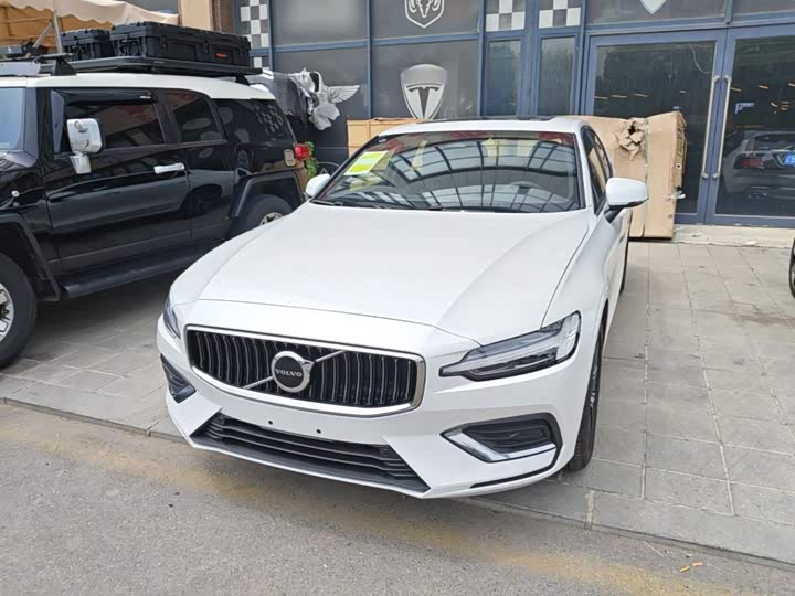 Volvo S60, 2025 — купить в Курске под ключ