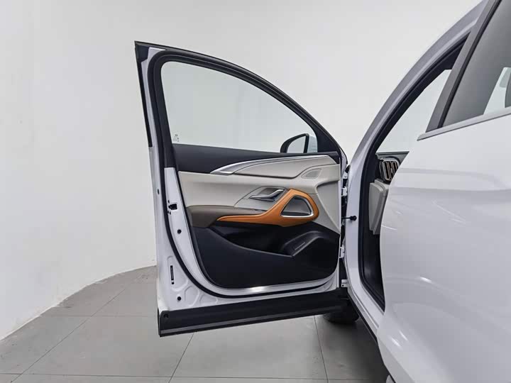 BYD Song Pro Hybrid, 2022 — фото 8 из 9