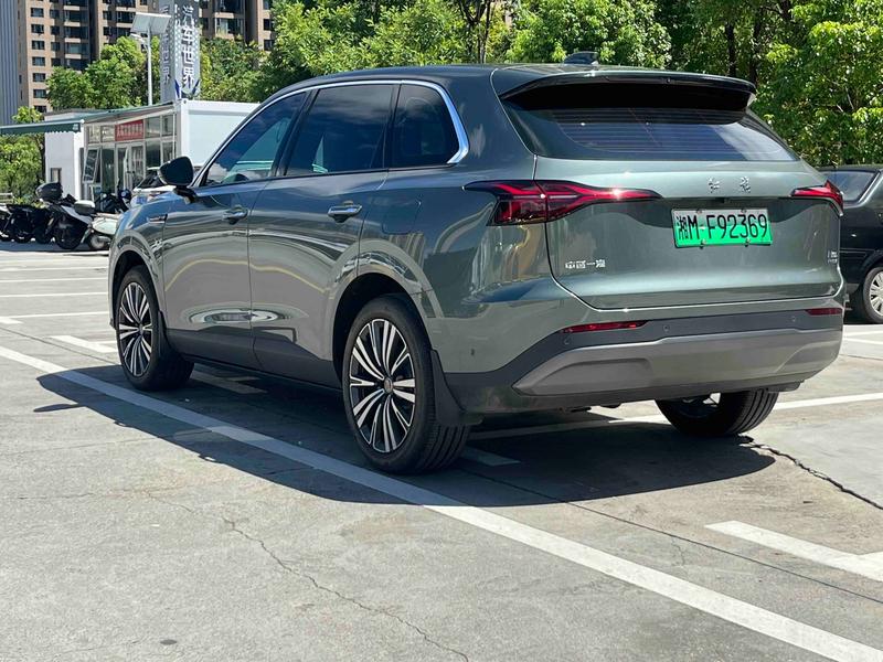 Hongqi HS6 Hybrid, 2025 — фото 4 из 11