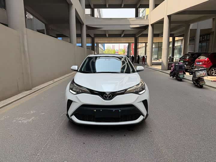 Toyota C-HR, 2023 — фото 2 из 9