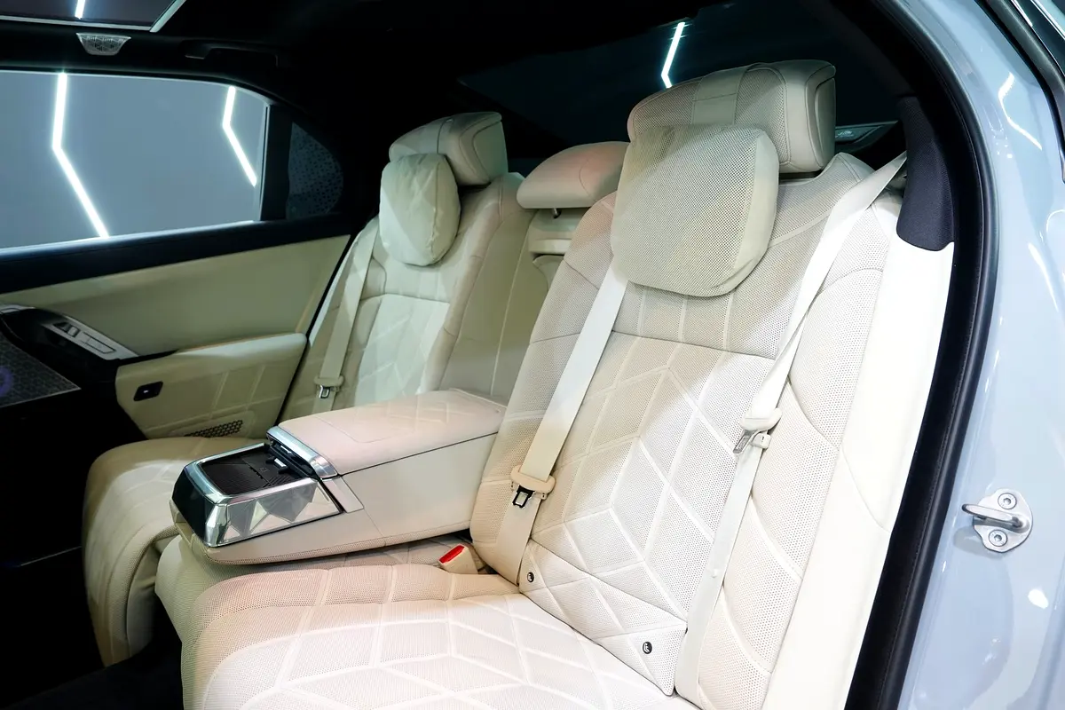 BMW 7-Series, 2023 — фото 9 из 10