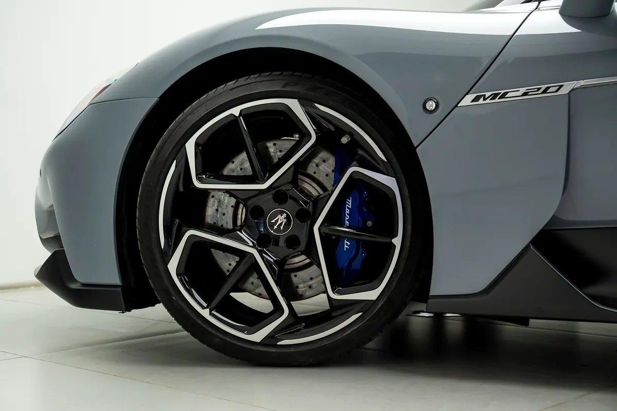 Maserati MC20, 2023 — фото 8 из 10