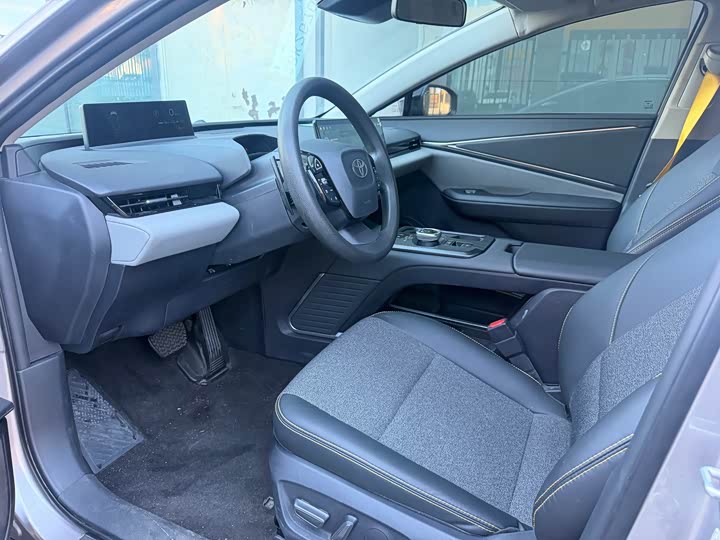 Toyota bZ5, 2025 — фото 8 из 9
