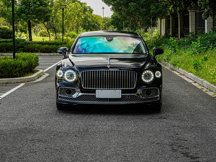 Bentley Flying Spur, 2023 — фото 2 из 9