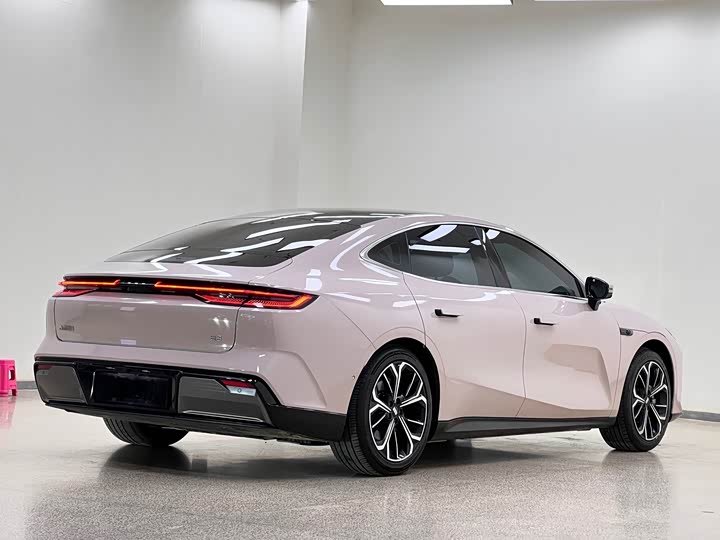 Geely Galaxy E8, 2025 — фото 5 из 9