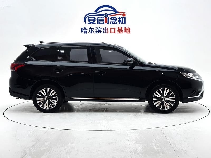 Mitsubishi Outlander, 2022 — фото 8 из 12