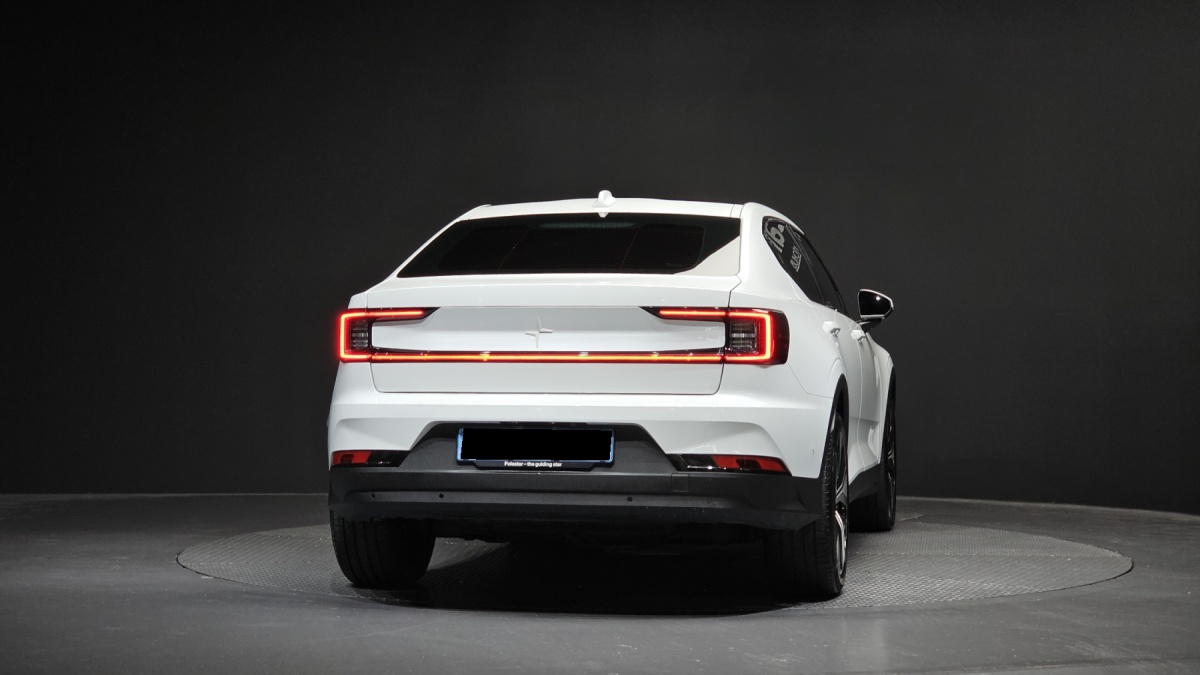 Polestar 2, 2023 — фото 4 из 12
