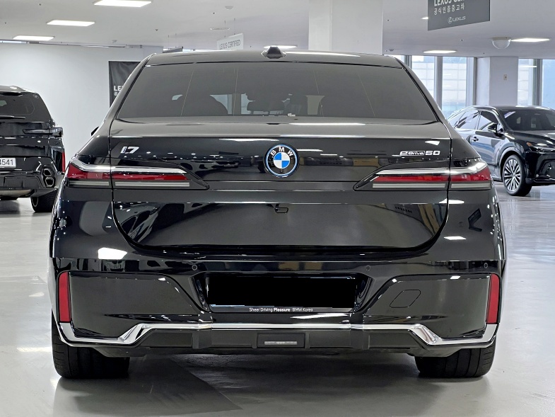 BMW i7, 2024 — фото 4 из 12