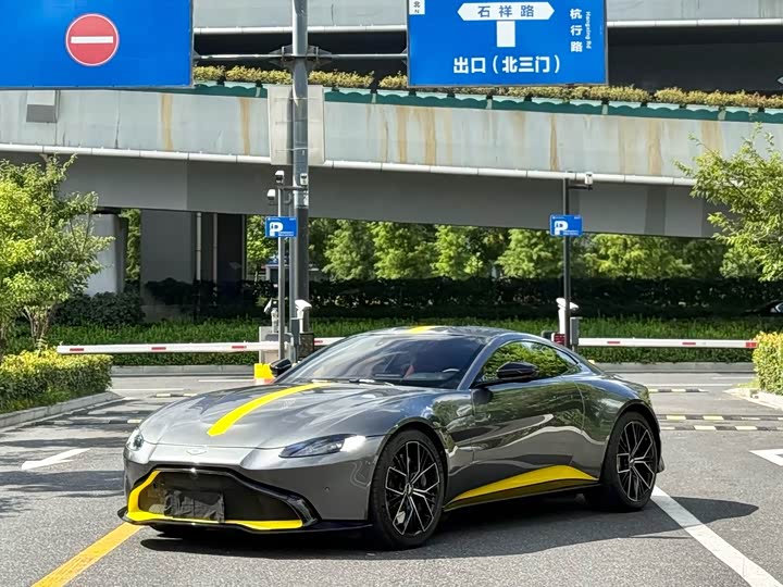 Aston Martin V8 Vantage, 2022 — фото 3 из 9