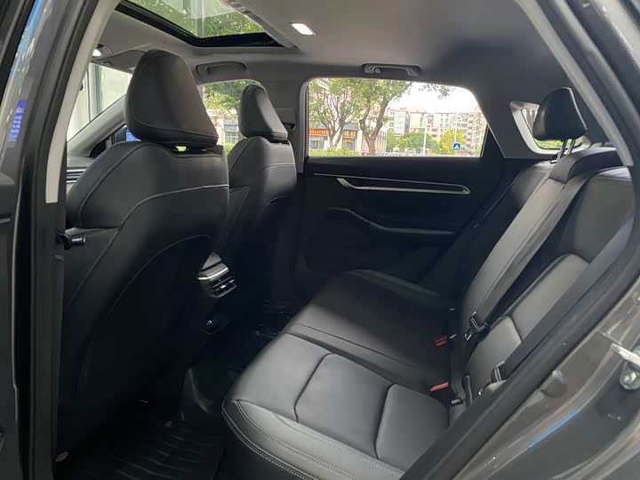 Geely Emgrand, 2025 — фото 9 из 9