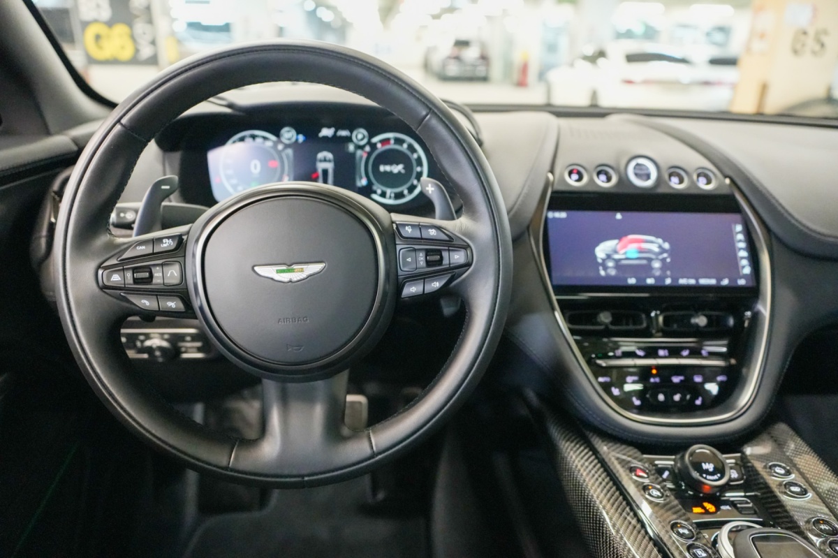 Aston Martin DBX, 2024 — фото 8 из 12