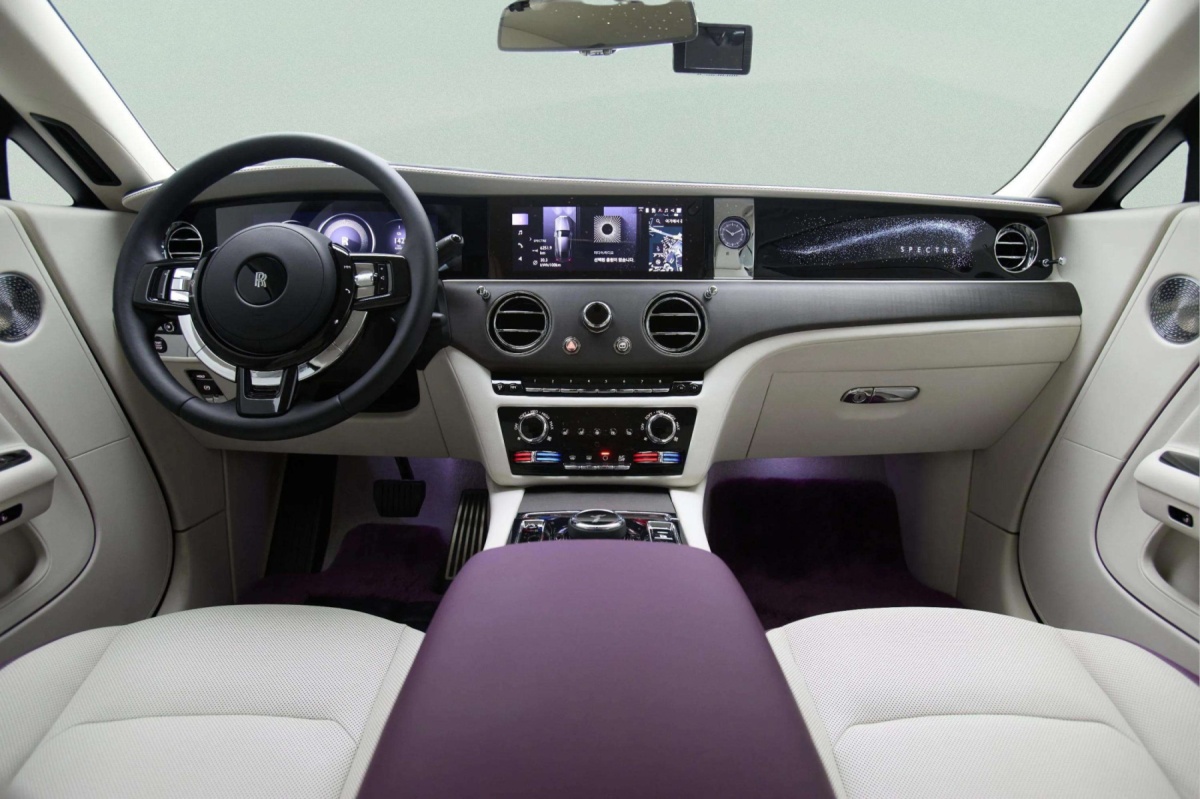 Rolls-Royce Spectre, 2024 — фото 8 из 12