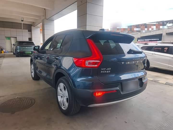 Volvo XC40, 2022 — фото 5 из 9