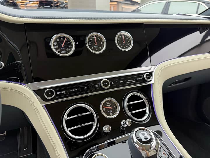 Bentley Continental GT, 2022 — фото 9 из 9