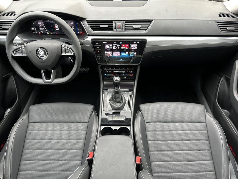 Skoda Superb, 2023 — фото 9 из 12