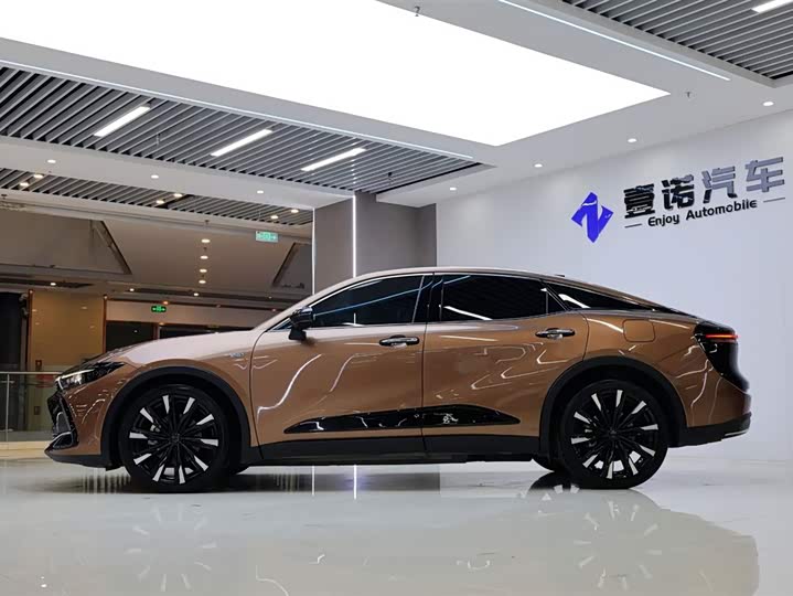 Toyota Crown SportCross, 2023 — фото 3 из 9