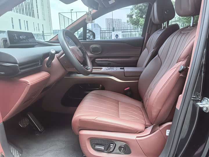 GAC Hyptec HL, 2025 — фото 8 из 9