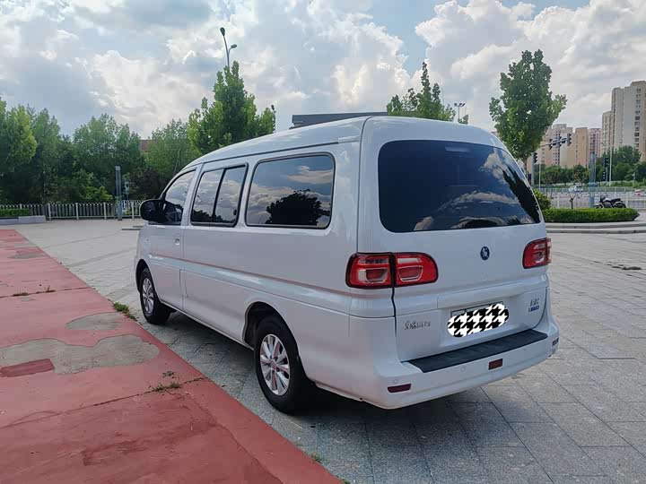 Dongfeng Forthing Lingzhi M5 EV, 2023 — фото 6 из 9