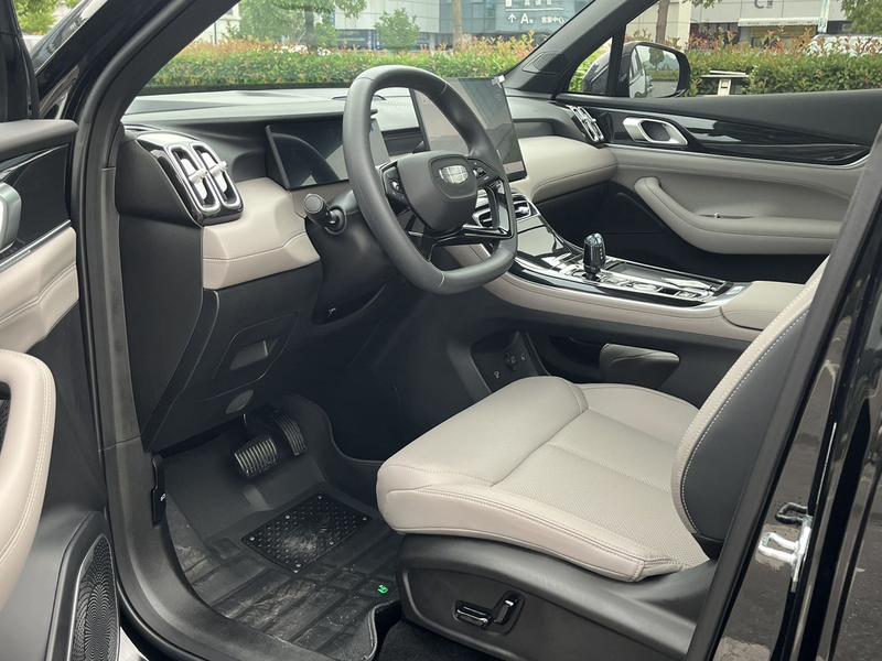 Geely Atlas L, 2026 — фото 9 из 11