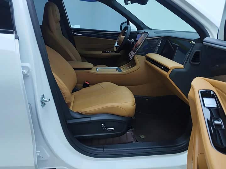 Geely Galaxy L7, 2025 — фото 8 из 9