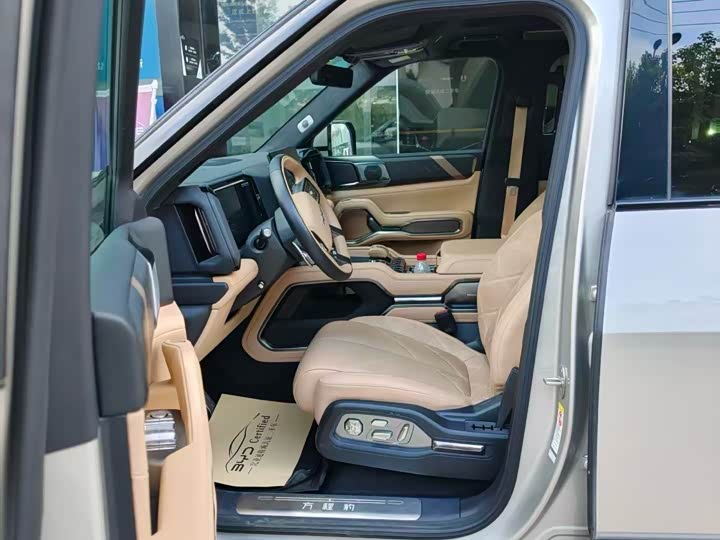 BYD FangChengBao Leopard 8, 2024 — фото 3 из 7