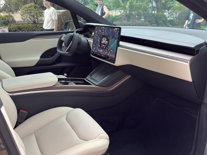 Tesla Model X, 2023 — фото 8 из 11