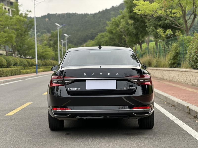 Skoda Superb, 2023 — фото 6 из 12