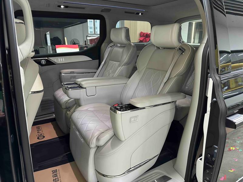 Volvo EM90, 2024 — фото 9 из 11