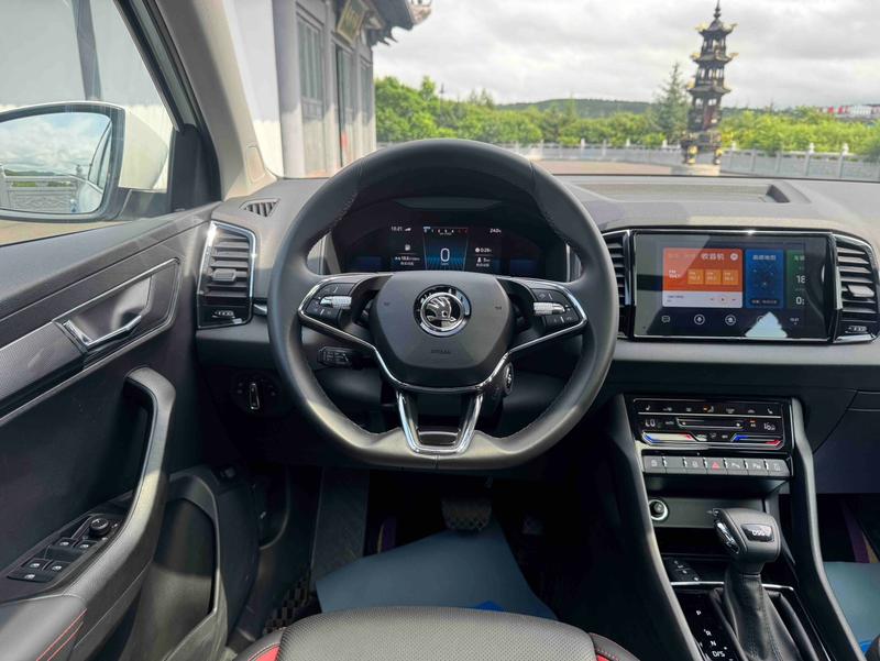 Skoda Karoq, 2023 — фото 10 из 12