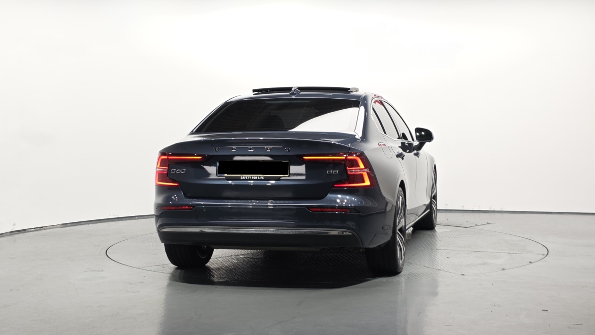 Volvo S60, 2023 — фото 4 из 12