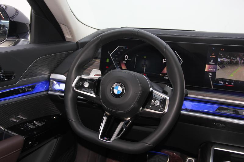 BMW 7 Series, 2025 — фото 10 из 12