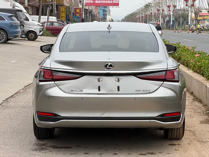 Lexus ES, 2023 — фото 9 из 9