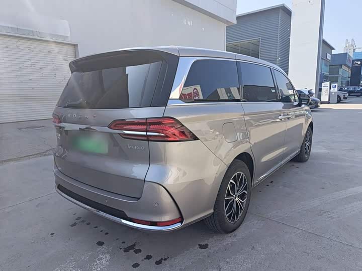 Roewe iMax 8 EV, 2024 — фото 7 из 9