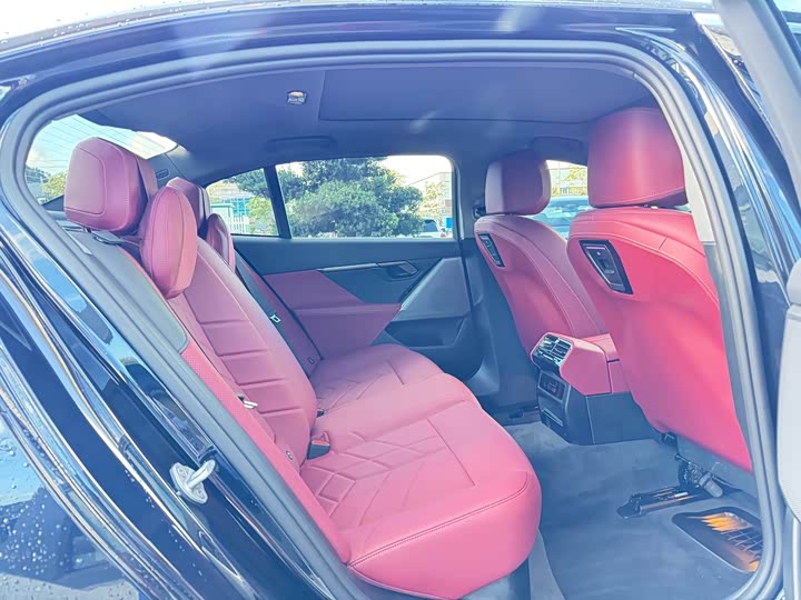 BMW 5 Series, 2025 — фото 9 из 9