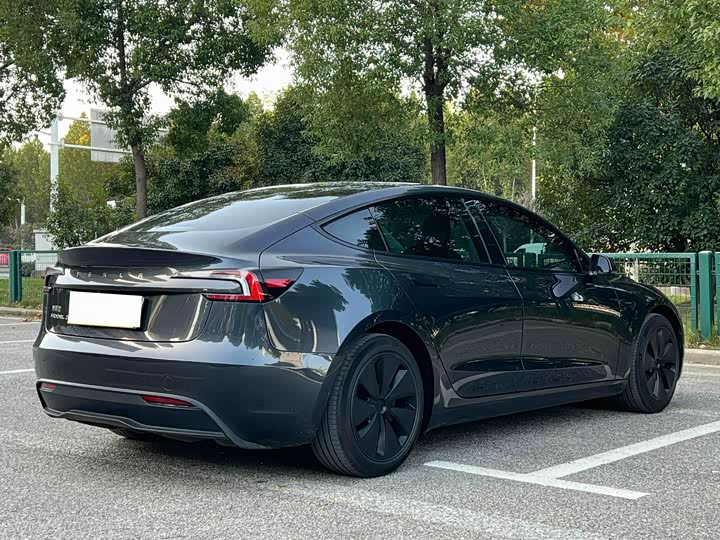 Tesla Model 3, 2024 — фото 7 из 9